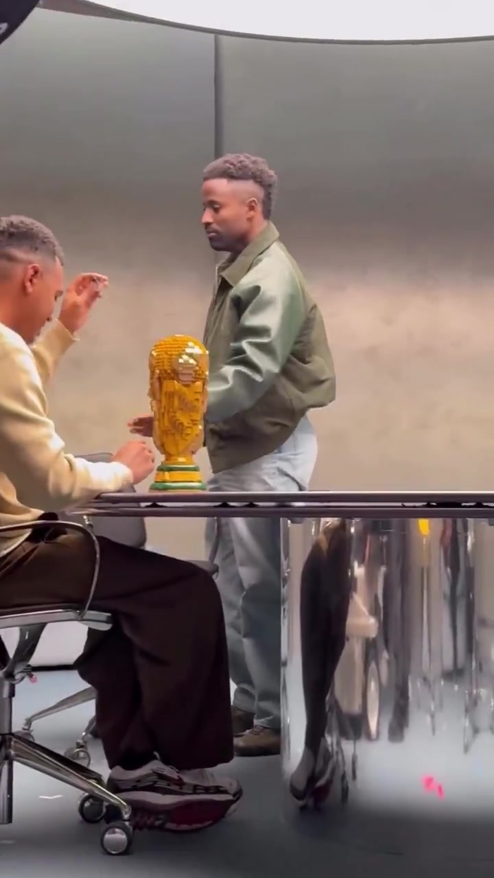 开云官网-世纪广告！马卡：维尼修斯替身晒花絮 4位巨星是否同时在场引猜测